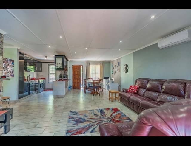 3 BEDROOM TOWNHOUSE FOR SALE IN SHERWOOD
